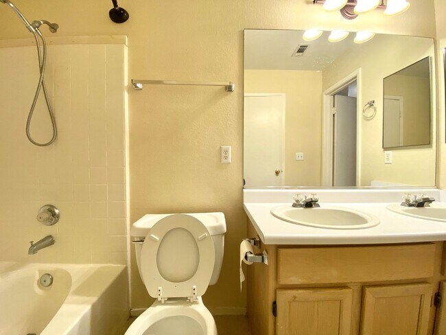 Building Photo - Charming single-story home