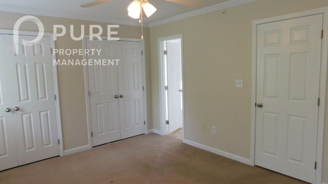 Building Photo - 206 Park Village Cir