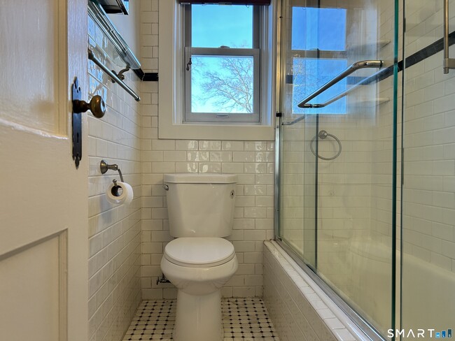 Building Photo - 118 Summer St