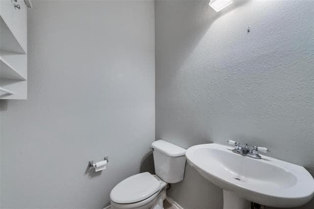 Building Photo - 8612 Heather Ridge Dr