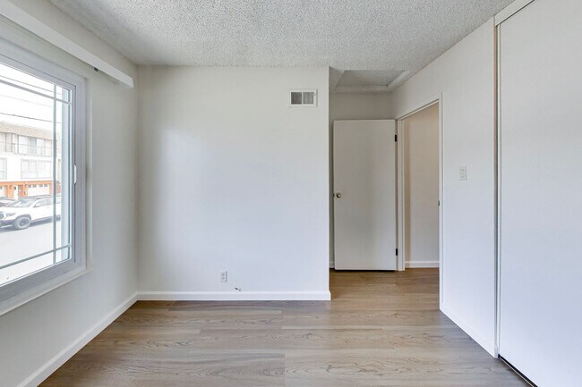 Building Photo - Beautiful 4-Bedroom, 2-Bathroom Daly City Home for Rent