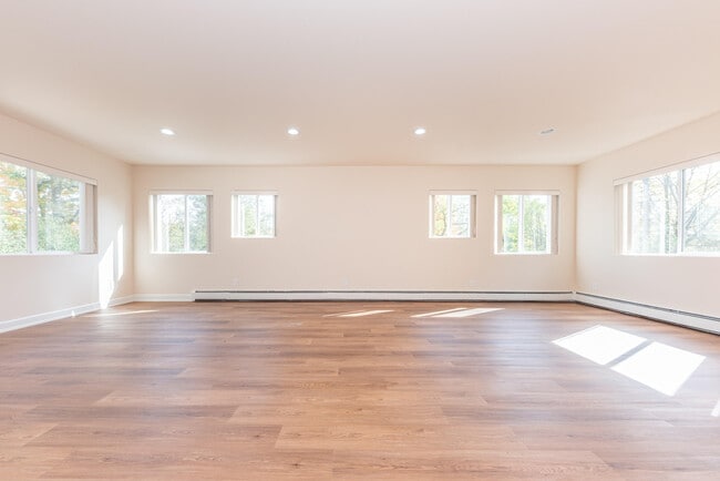 Building Photo - 1520 Traver Rd