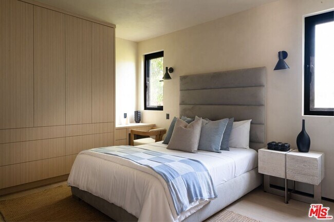 Building Photo - 13229 Hesby St