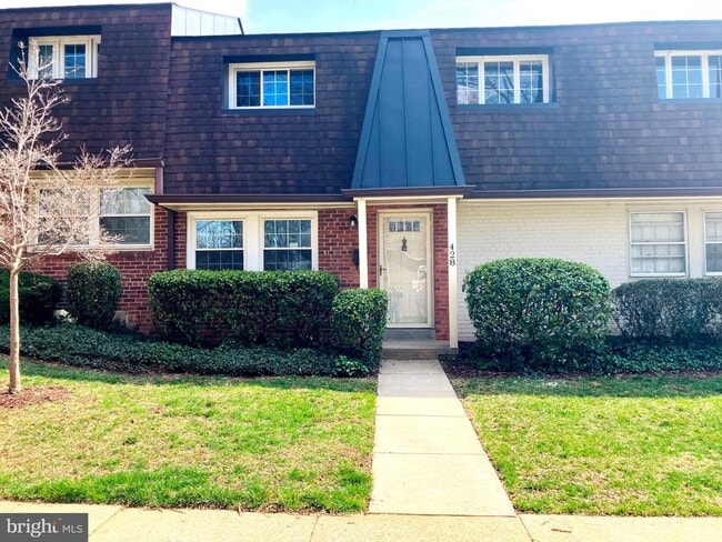 Building Photo - 428 Hampton Ct