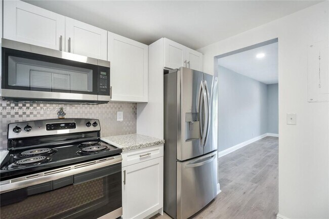 Building Photo - 13707 Kendale Lakes Cir