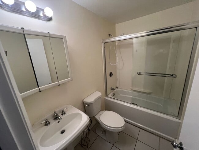 Building Photo - 2 Bedrooms Close to Dartmouth (CURRENTLY U...