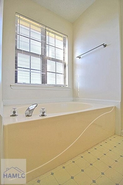 Building Photo - 915 Churchfield Dr