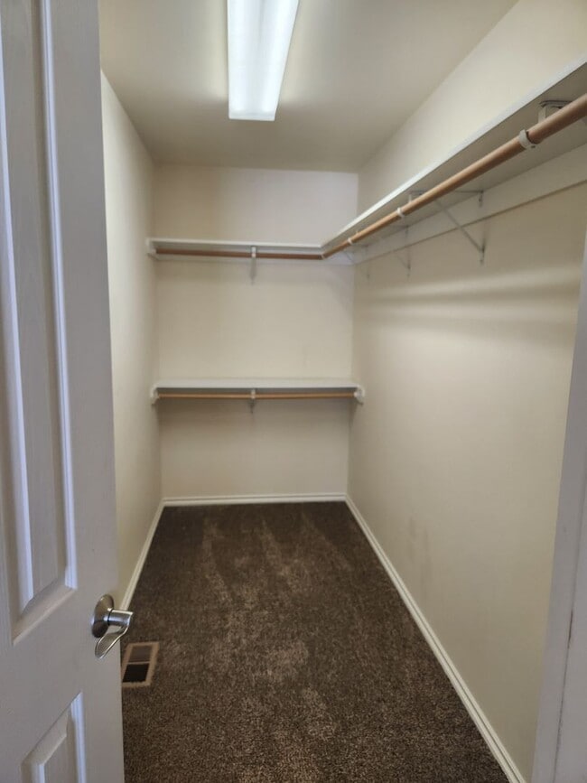 Building Photo - West Valley S. 90th 3br 2ba Double garage,...