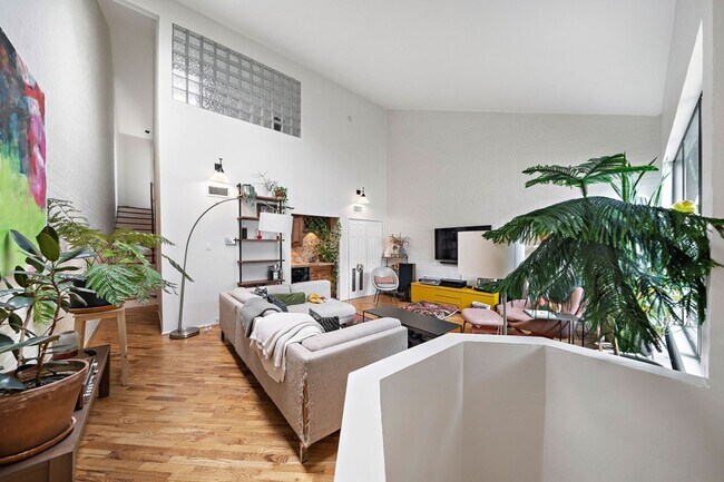 Building Photo - 3018 Baldwin St