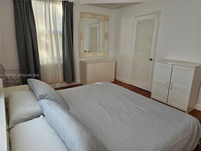 Building Photo - 622 15th St