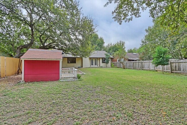 Building Photo - 5004 Suburban Dr