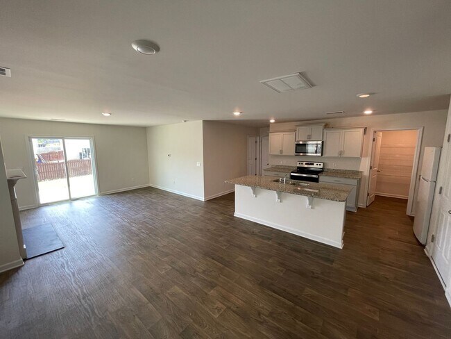 Building Photo - Complimentary Rent for a July ONLY Move in...