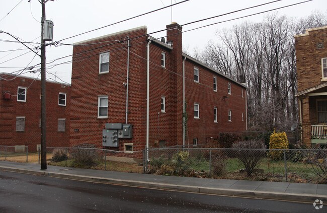 Building Photo - 3417-3421 Brothers Pl SE