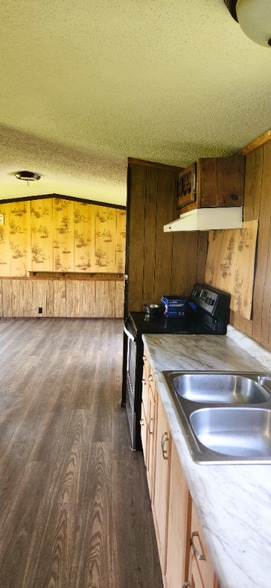 Building Photo - 571 Cobb Dr