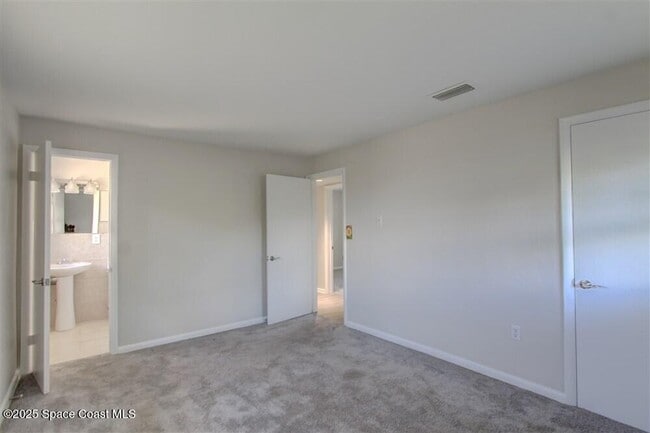 Building Photo - 331 Carmine Dr