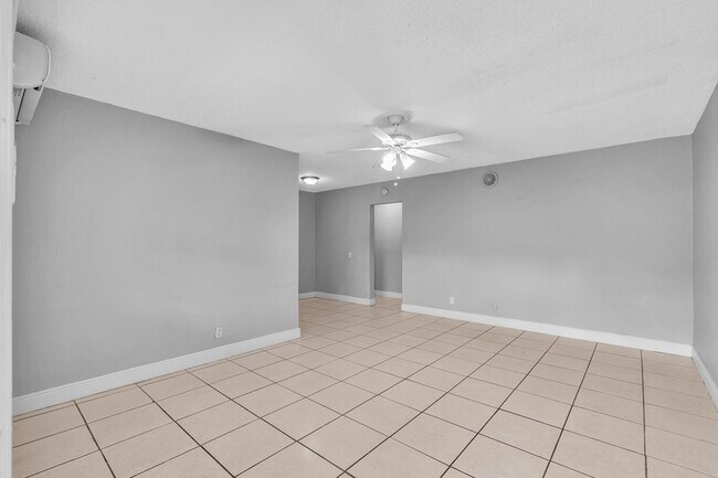 Building Photo - 626 SW 14th Ave