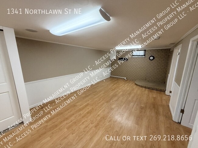 Building Photo - 1341 Northlawn St NE