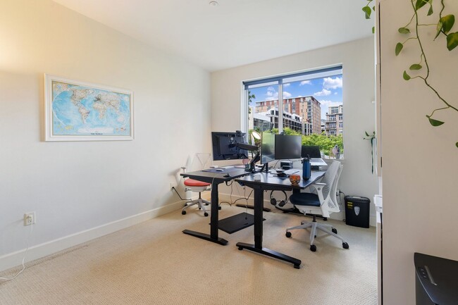 Building Photo - 2 Bed, 2 Bath Bright & Modern Condo in the Pearl District - Now Available!