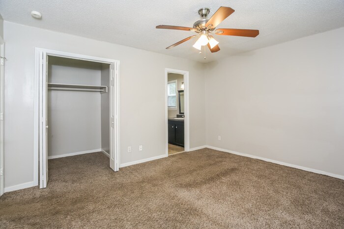 Building Photo - 501 Friarsgate Blvd