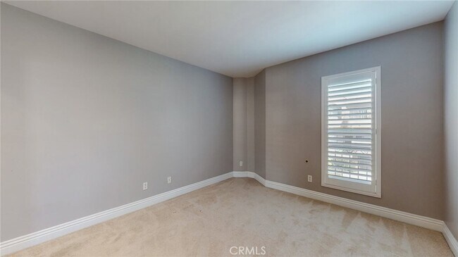 Building Photo - 11540 Moorpark St