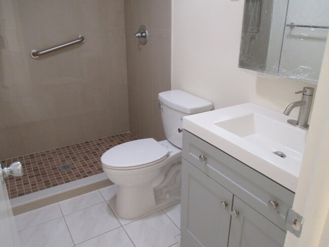 Building Photo - 200 Lake Carol Dr