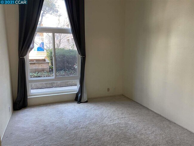 Building Photo - 440 N Civic Dr