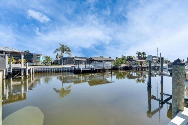 Building Photo - 1025 Apollo Beach Blvd