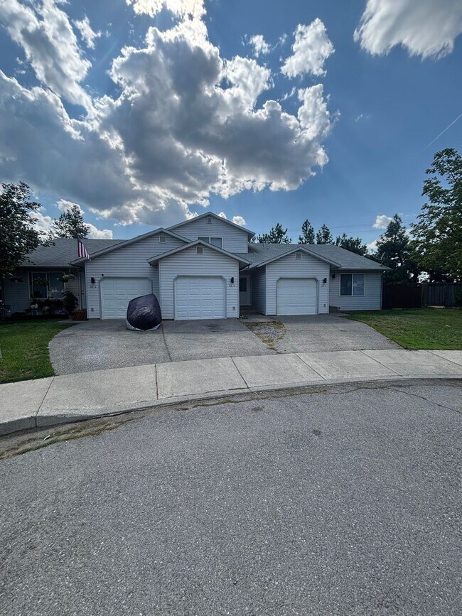 Primary Photo - 211 N Lava