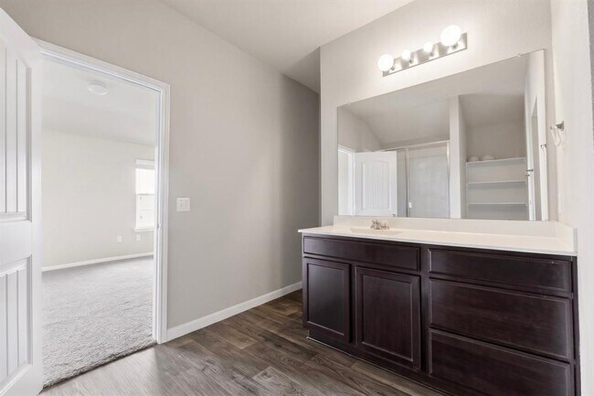 Building Photo - 402 Pentire Way