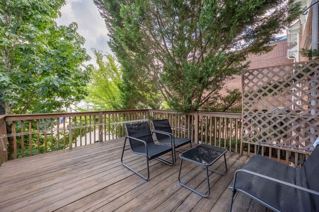 Building Photo - Stylish 3-bedroom townhome in Vermillion in Hustersville