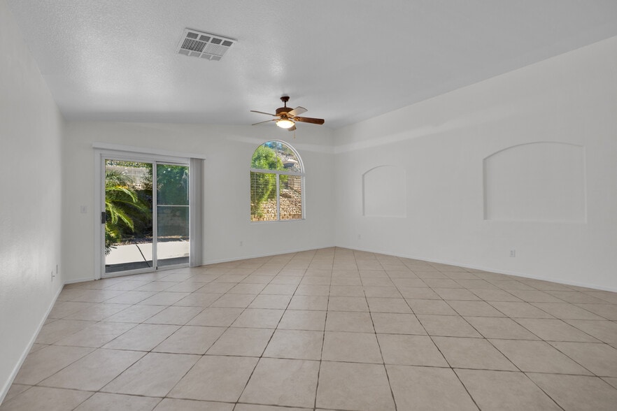 Building Photo - 1542 Misty Sky Dr