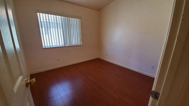 Building Photo - ( ( ( BEAUTIFUL 4 BEDROOM 3 BATH HOUSE!!! ...
