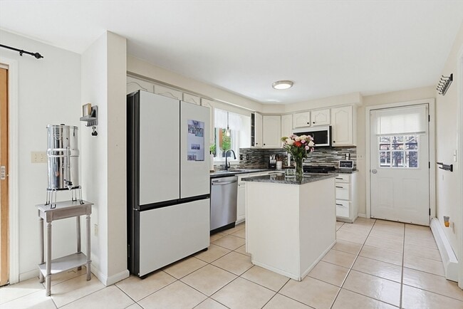 Building Photo - 35 Millbrook Dr