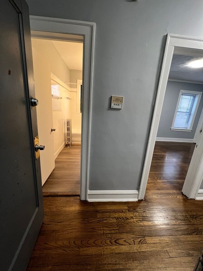 Building Photo - 8017 S Vernon Ave