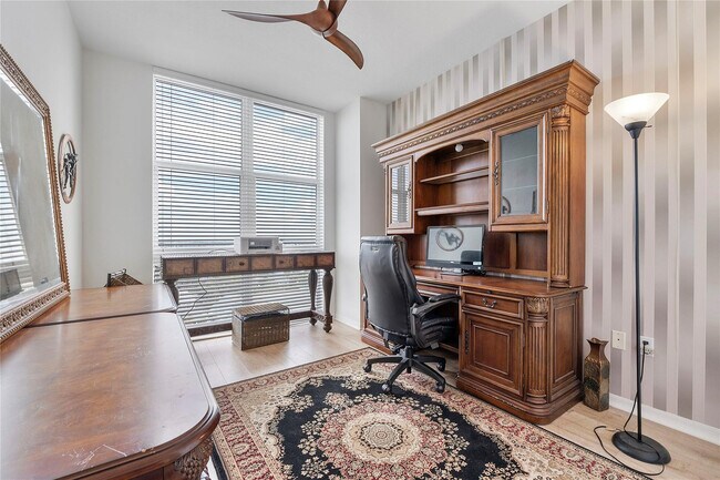 Building Photo - 625 Casa Loma Blvd