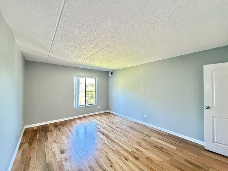 Building Photo - 525 N Quentin Rd