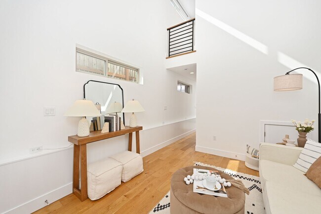 Building Photo - Modern 2BR End-Unit Townhome with Two Rooftop Decks