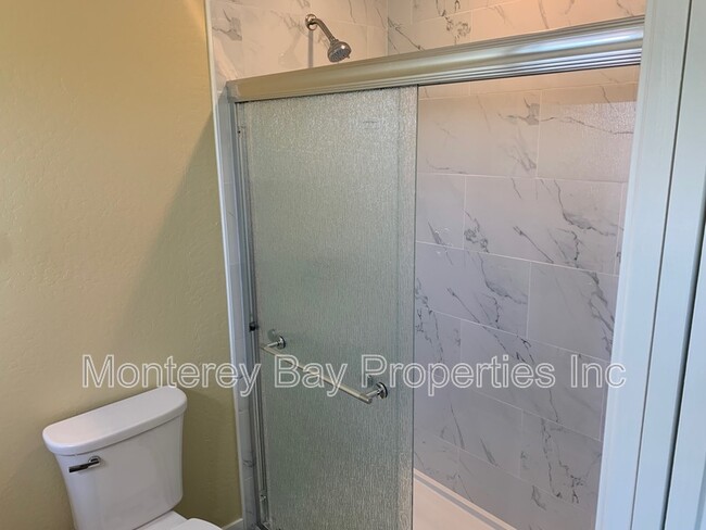 Building Photo - 1715 Matthews Ln