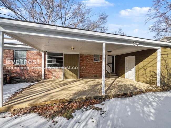 Building Photo - 3484 Naylor Dr