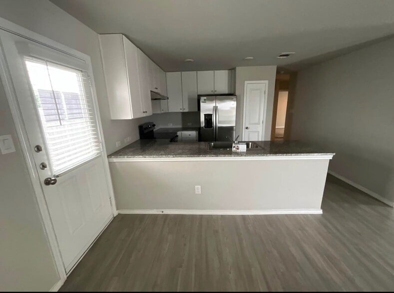 Building Photo - 126 Pasadena Pl