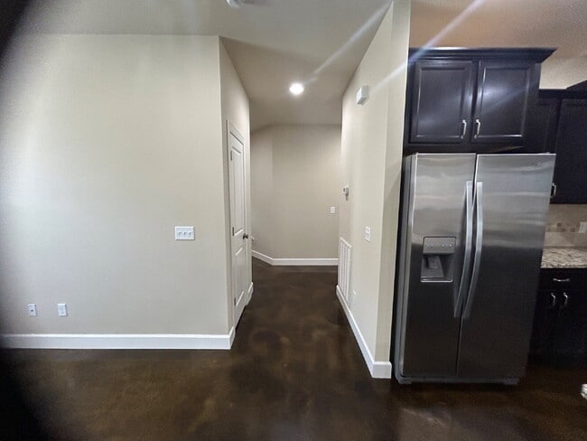 Building Photo - "Charming 3-Bed Condo in Cookeville with Granite Touches and Spacious Living!"