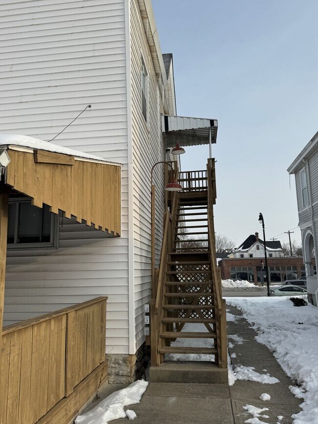 Building Photo - 635 High St