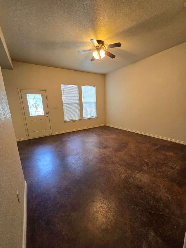 Building Photo - "Charming 3-Bedroom Duplex Retreat on Mandy