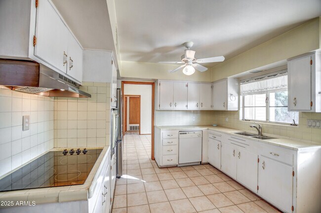 Building Photo - 8235 E Virginia Ave