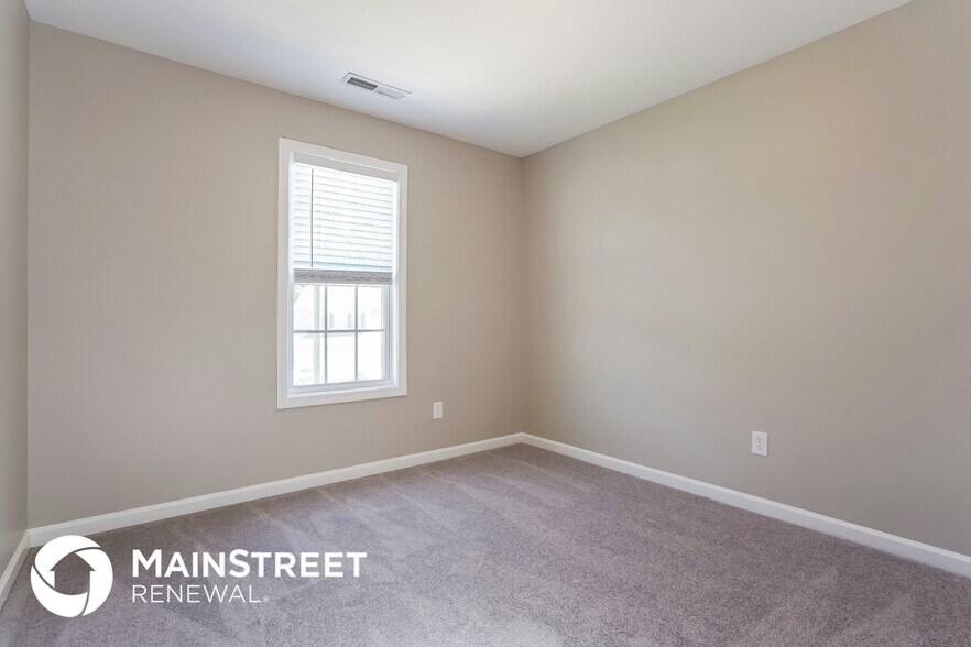 Building Photo - 3210 Hayling Dr