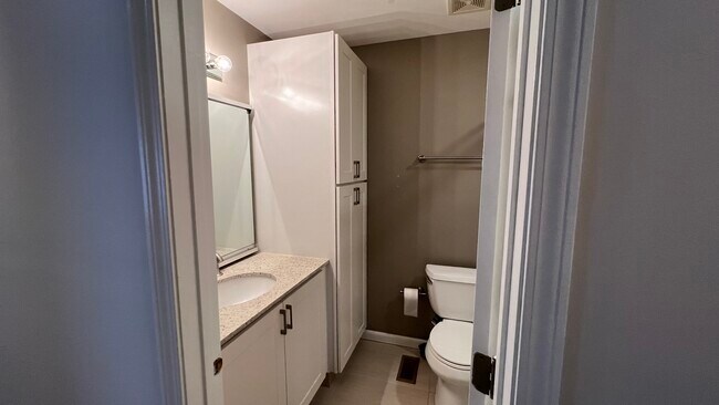 Building Photo - 202 Dresher Woods Dr