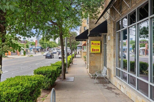 Building Photo - 3016 Guadalupe St