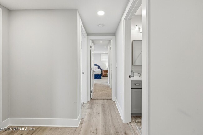 Building Photo - 115 1st St S