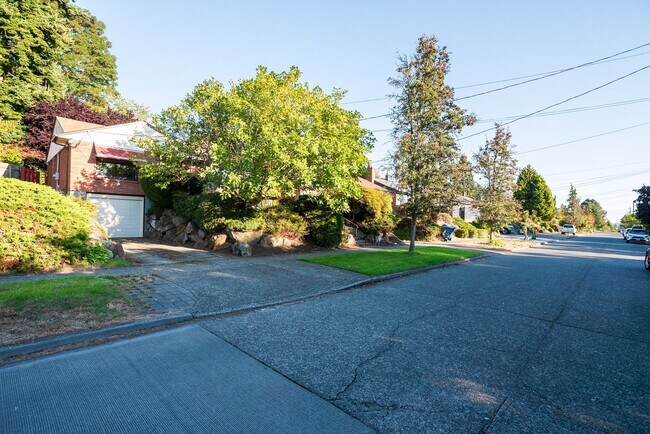 Building Photo - Beautiful Magnolia Brick close to village ...