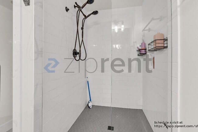 Building Photo - 15387 SE Hawthorne Mdws St